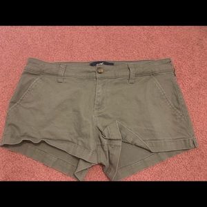 hollister mid-rise shorts, size 11